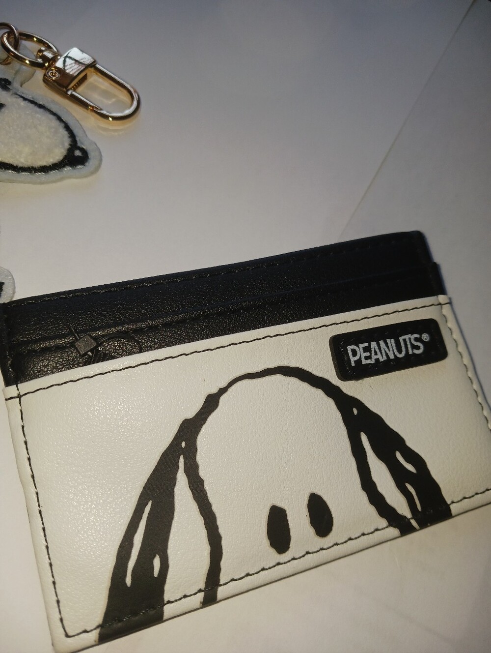 Peanuts Black & White Snoopy Cardholder with Snoopy Keychain - Picture 9 of 10